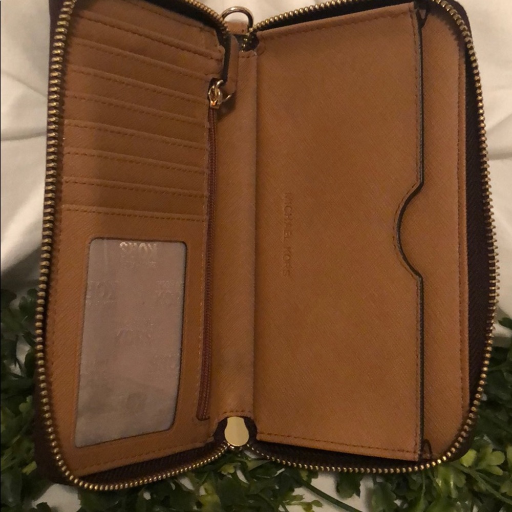 Michael Kors wallet - Picture 3 of 3